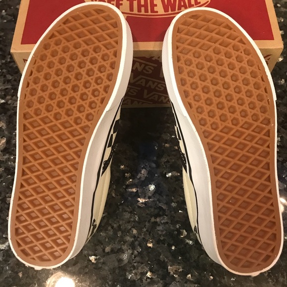 Classic checkerboard slip-on Vans - Picture 5 of 5